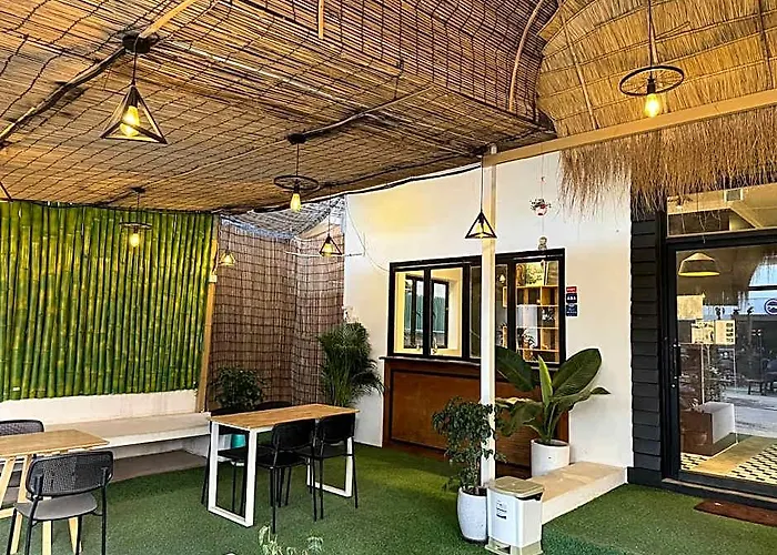 Hotel The Hive 3*