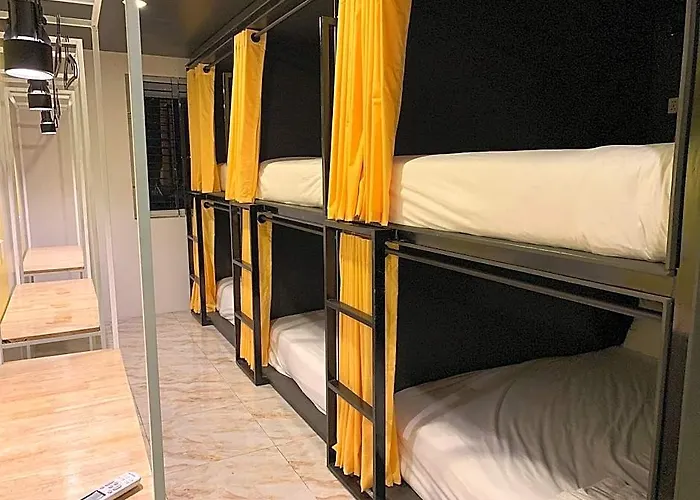 Hotel The Hive 3*