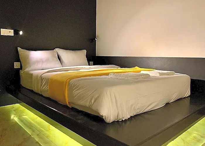The Hive 3*